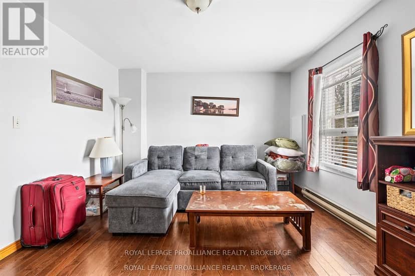 274 Wellington Street — photo 13 of 17