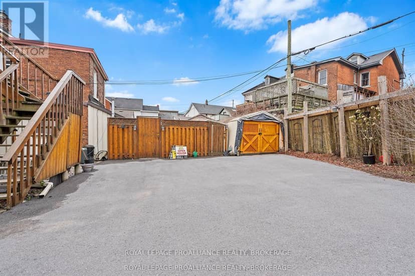 270 Wellington Street — photo 17 of 18