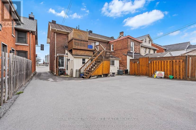 270 Wellington Street — photo 3 of 18