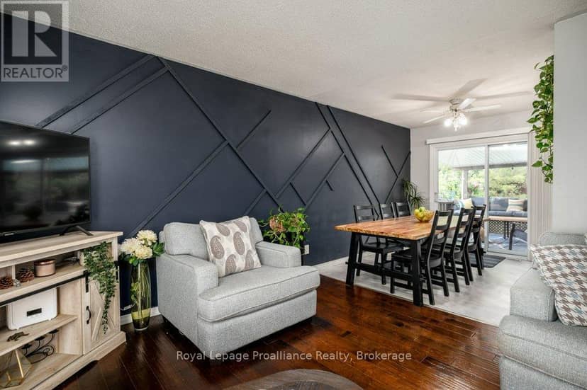 92 Wallbridge Crescent — photo 11 of 40