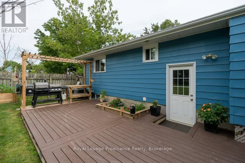 92 Wallbridge Crescent — photo 3 of 40