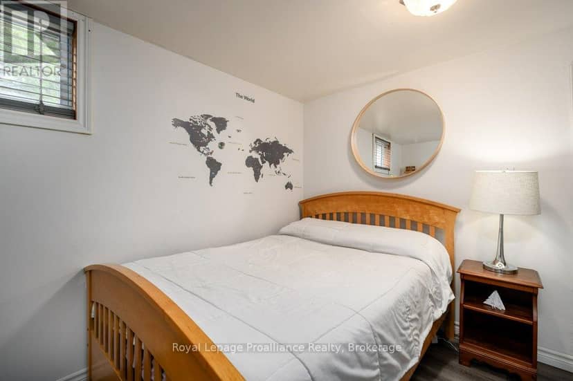 92 Wallbridge Crescent — photo 32 of 40