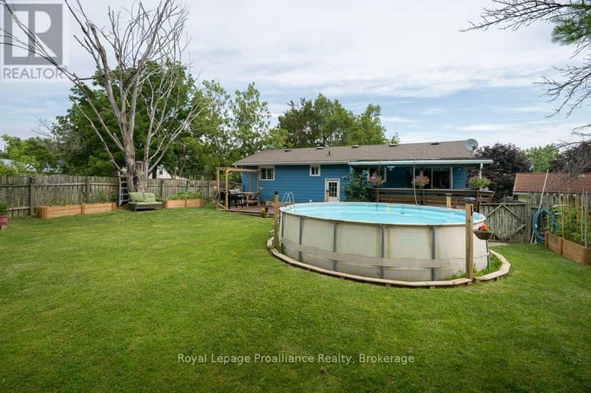 92 Wallbridge Crescent — photo 4 of 40