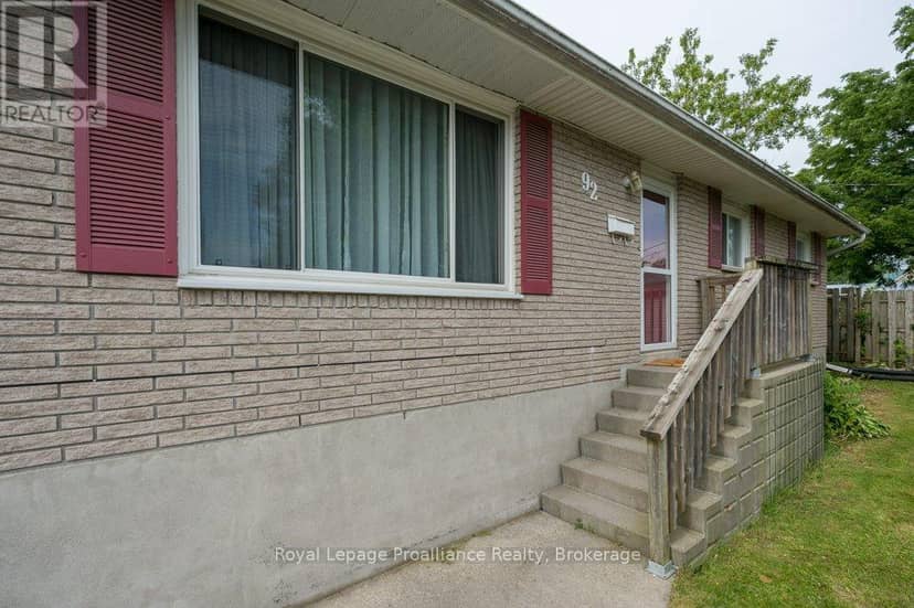 92 Wallbridge Crescent — photo 7 of 40