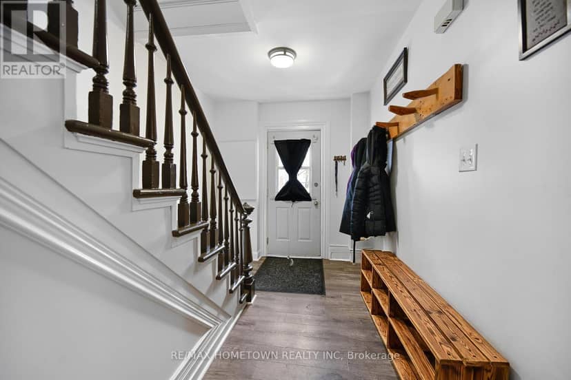 204 Wood Street E — photo 6 of 38