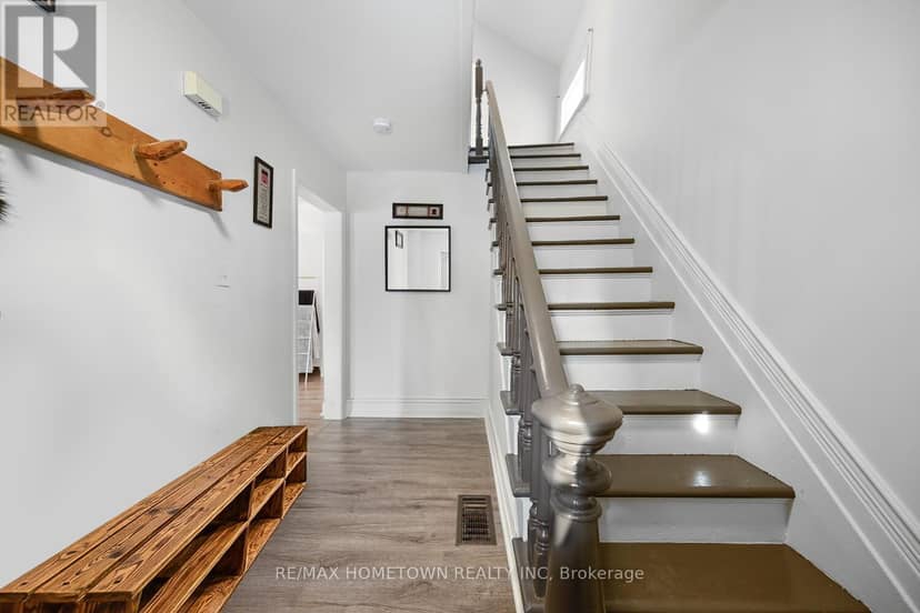204 Wood Street E — photo 7 of 38