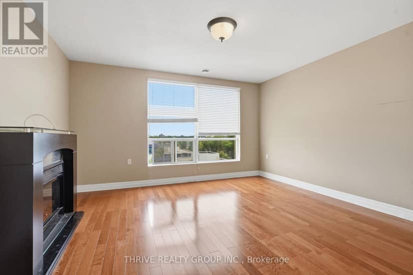 802 - 250 Pall Mall Street — photo 19 of 40