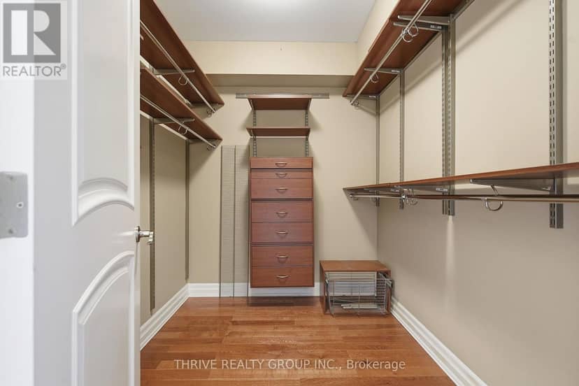 802 - 250 Pall Mall Street — photo 22 of 40