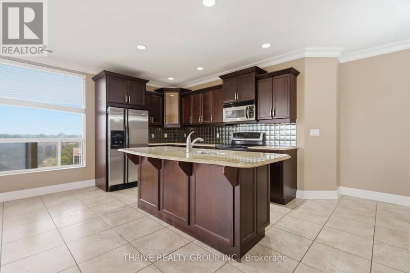 802 - 250 Pall Mall Street — photo 6 of 40
