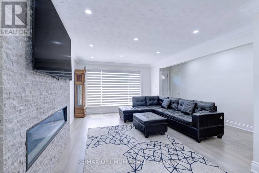 1747 Coram Crescent — photo 10 of 40
