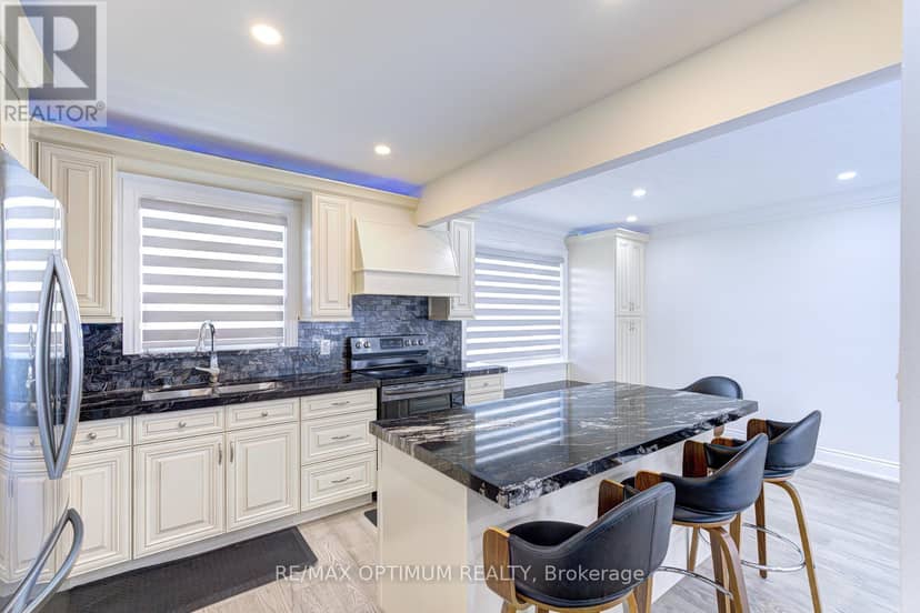1747 Coram Crescent — photo 14 of 40