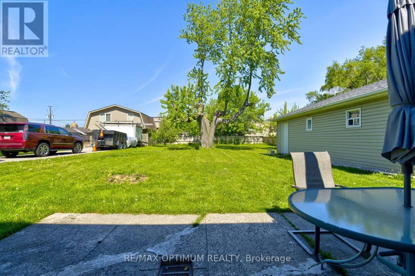 1747 Coram Crescent — photo 37 of 40