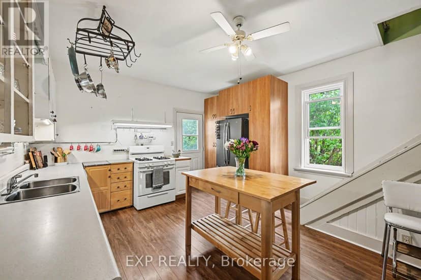 165 Ottawa Street — photo 8 of 27