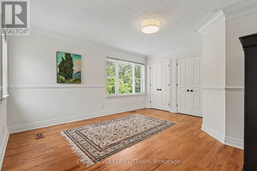 101 Ivy Crescent — photo 19 of 40