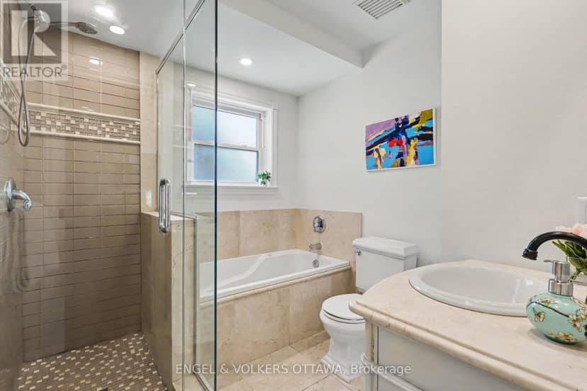 101 Ivy Crescent — photo 23 of 40