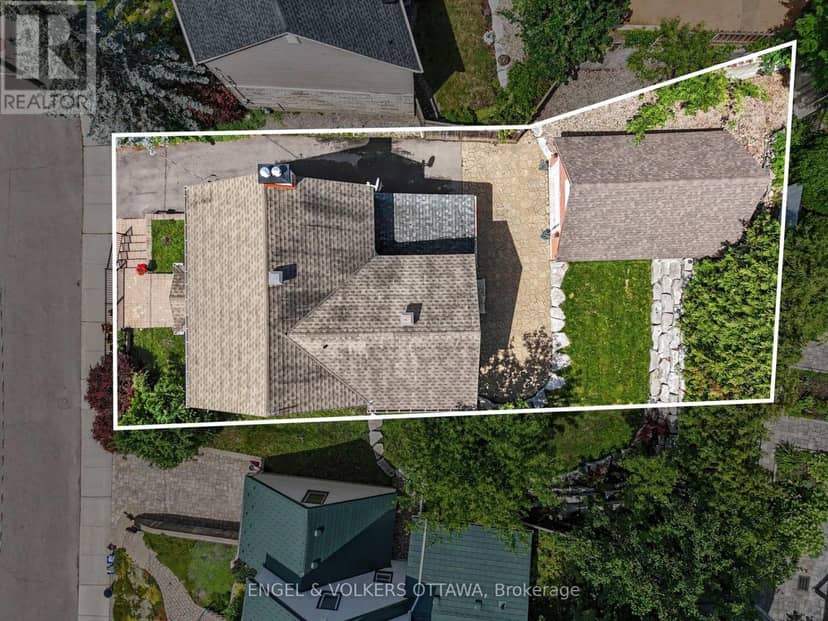 101 Ivy Crescent — photo 37 of 40
