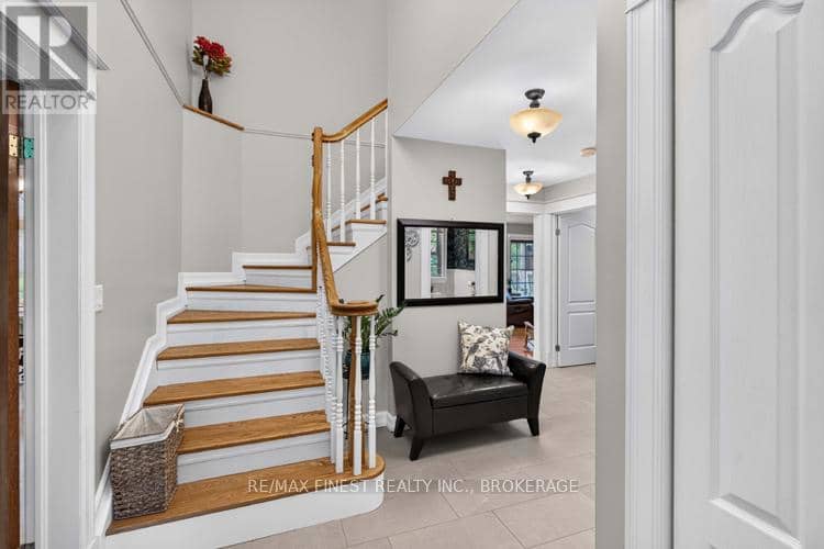 2038 Valleyview Drive — photo 5 of 40