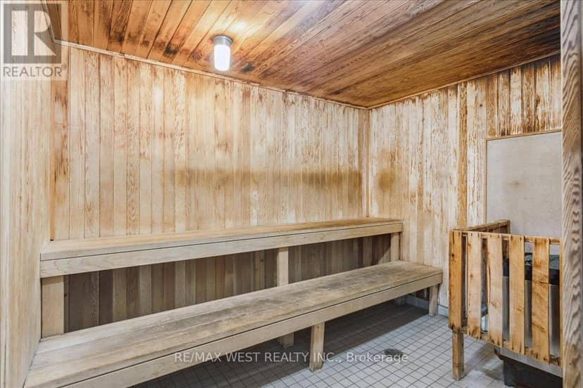 905 - 26 Hanover Road — photo 9 of 11