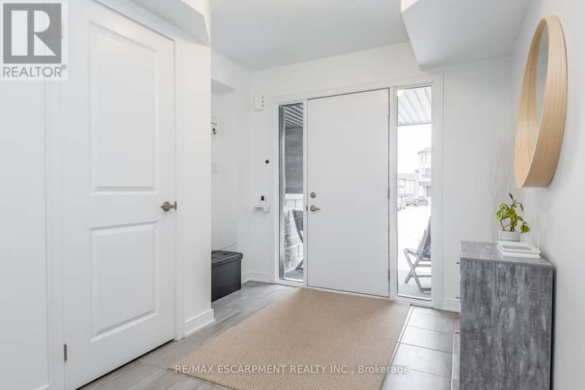 33 Red Maple Lane — photo 4 of 37