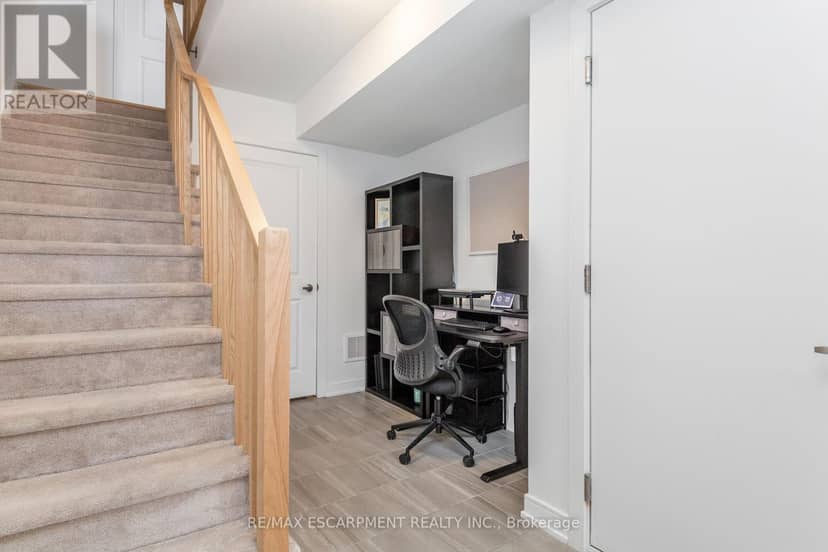 33 Red Maple Lane — photo 5 of 37