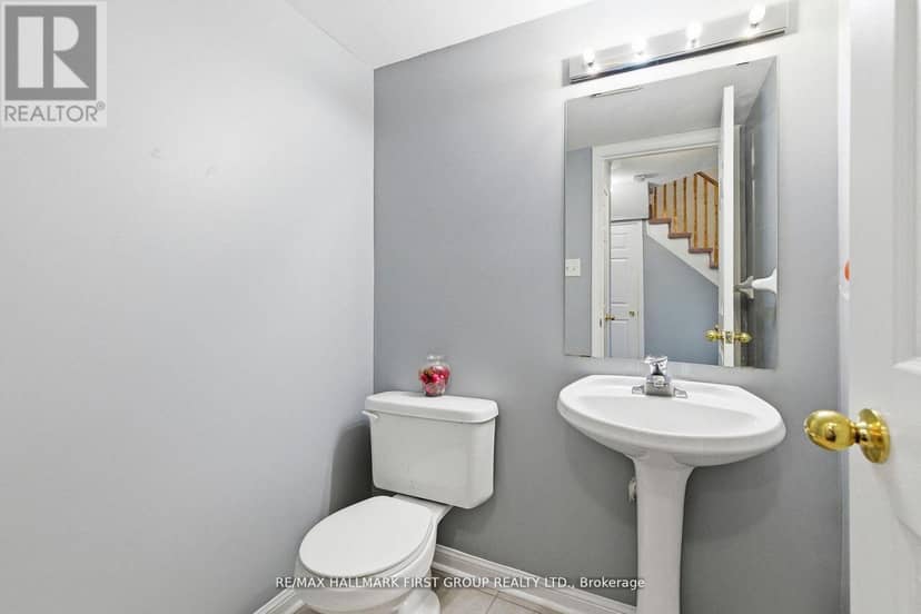 32 Samandria Avenue — photo 10 of 18