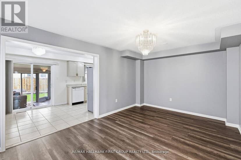 32 Samandria Avenue — photo 5 of 18