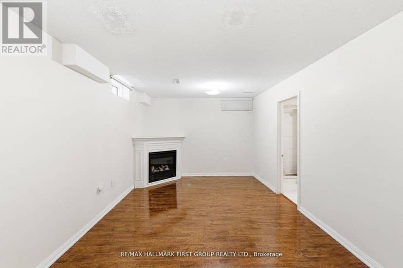 32 Samandria Avenue — photo 13 of 18