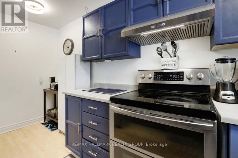 308 Lafontaine Avenue — photo 8 of 28