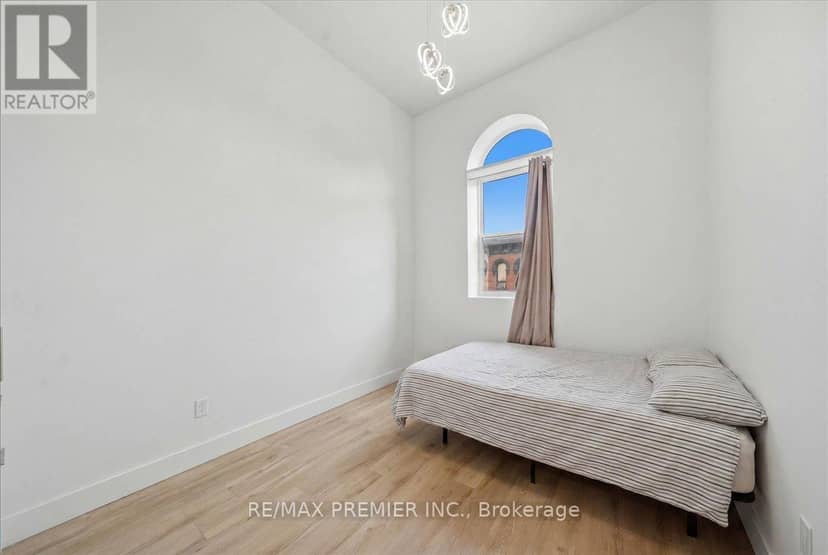 184 King Street E — photo 15 of 30