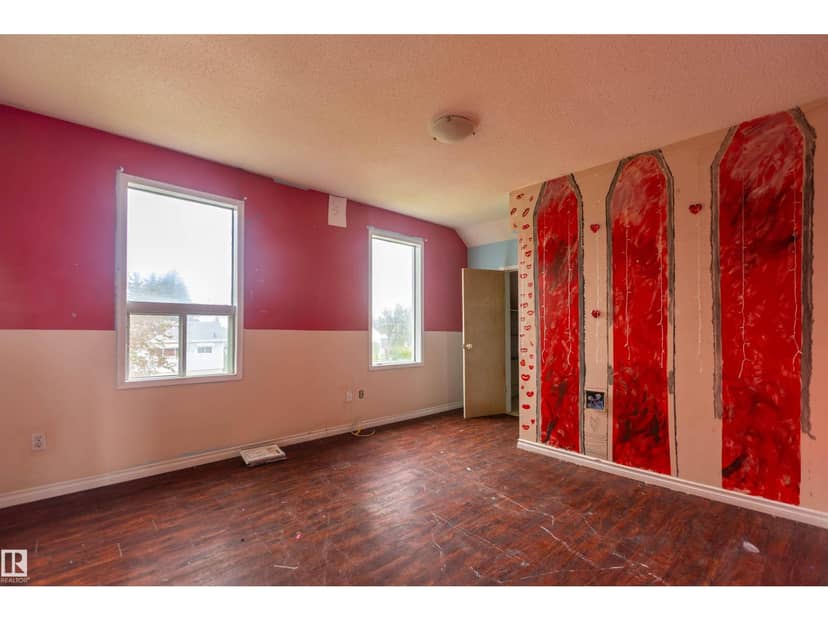 5016 49 ST — photo 15 of 21