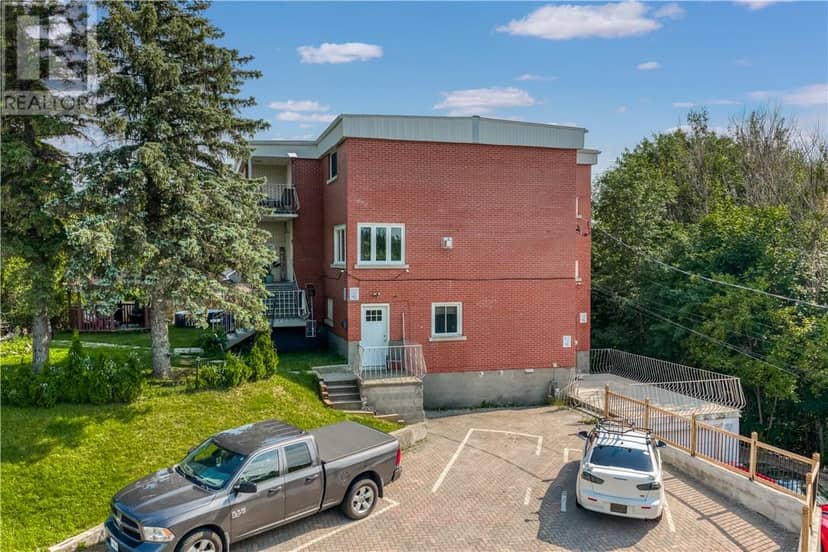 265 Montcalm Avenue — photo 2 of 40