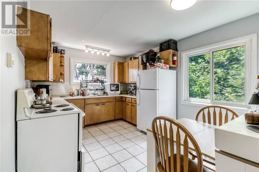 265 Montcalm Avenue — photo 33 of 40