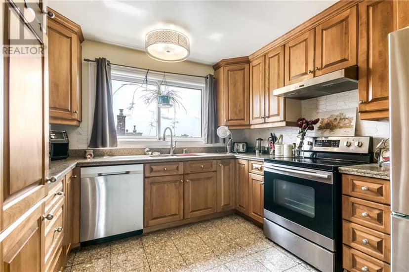 265 Montcalm Avenue — photo 8 of 40