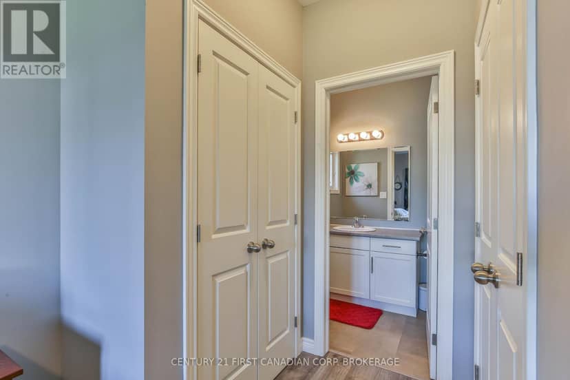 283 Boyd Boulevard — photo 19 of 38