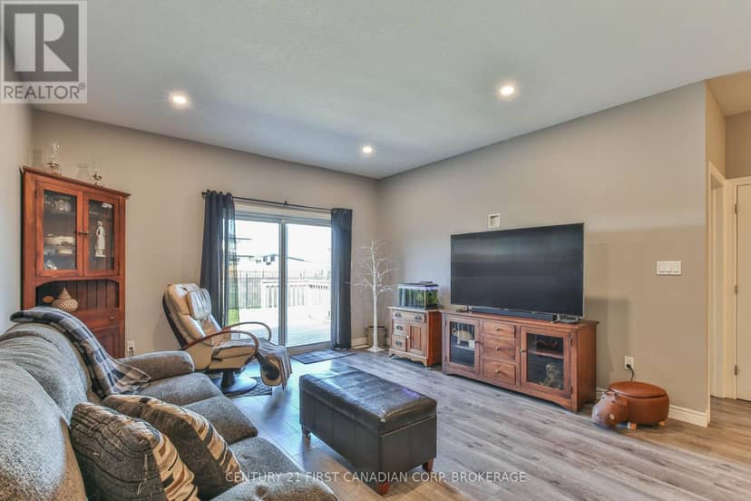 283 Boyd Boulevard — photo 14 of 38