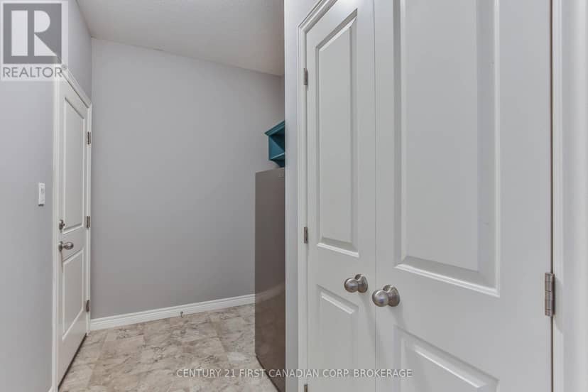 283 Boyd Boulevard — photo 25 of 38