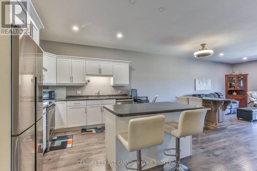 283 Boyd Boulevard — photo 6 of 38