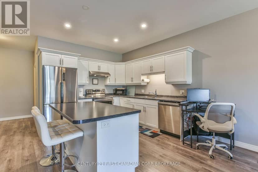 283 Boyd Boulevard — photo 7 of 38