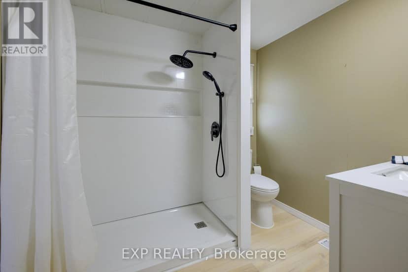 7 - 84 Wellington Street S — photo 18 of 26
