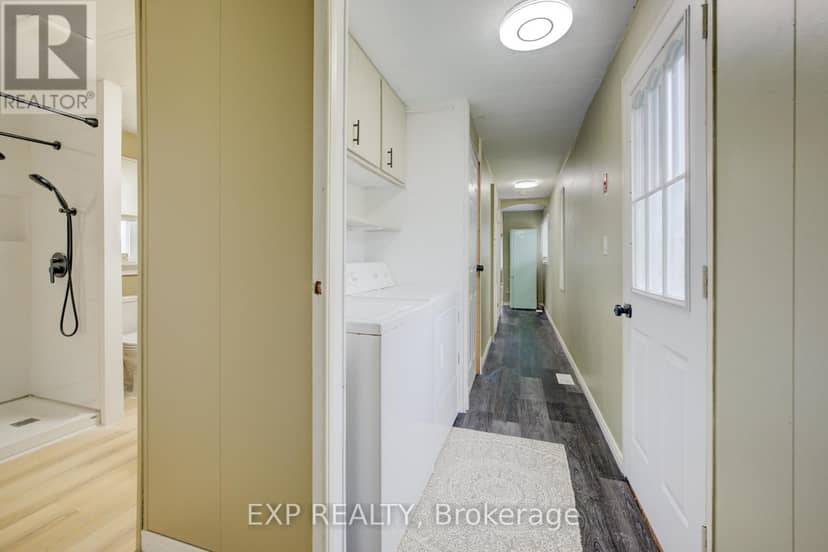 7 - 84 Wellington Street S — photo 19 of 26