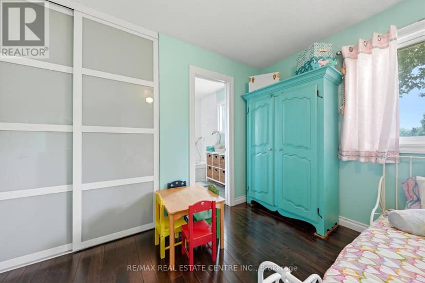 13 Douglas Crescent — photo 21 of 40