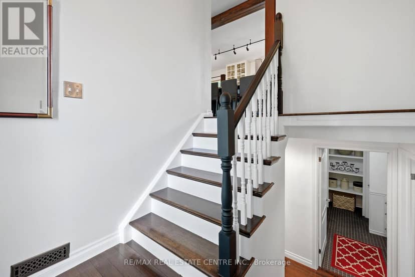13 Douglas Crescent — photo 6 of 40