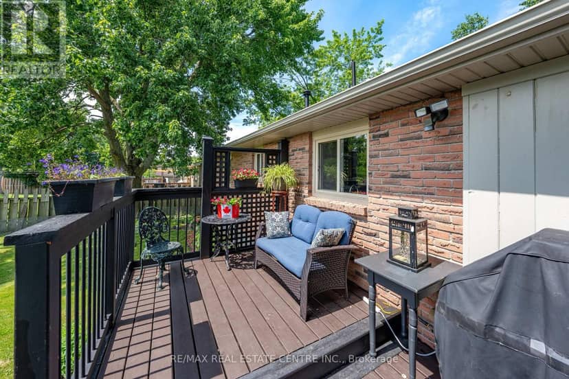 13 Douglas Crescent — photo 38 of 40