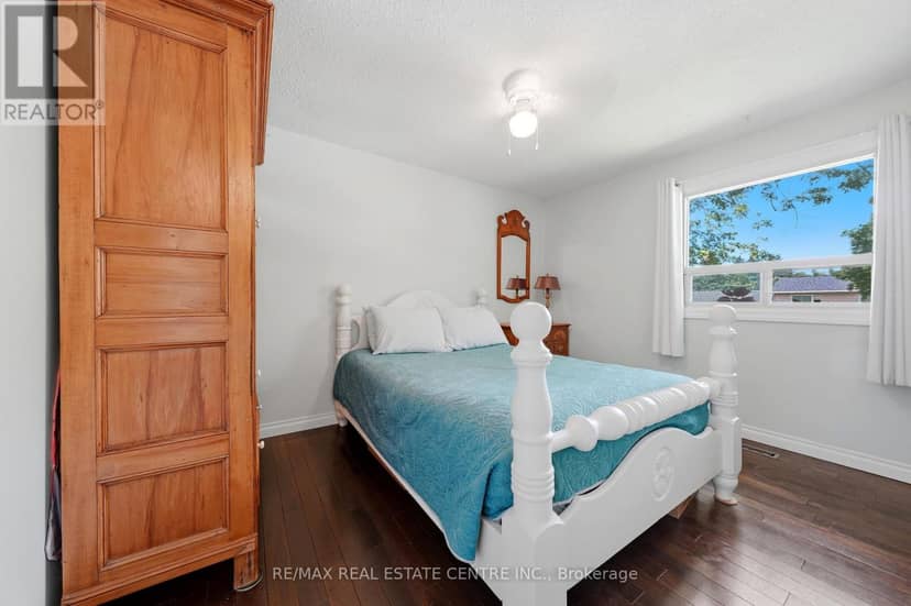 13 Douglas Crescent — photo 18 of 40
