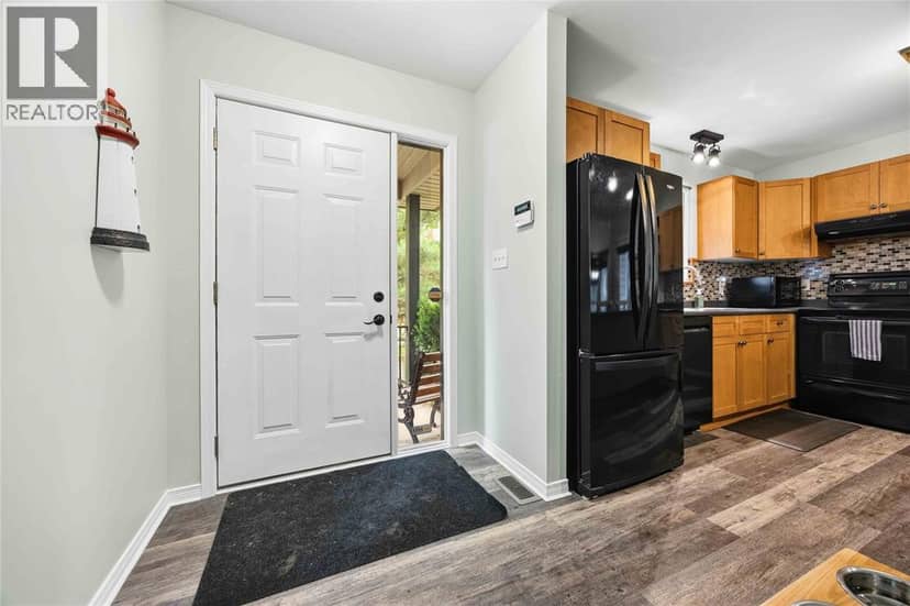 10158 Victoria Street — photo 4 of 40
