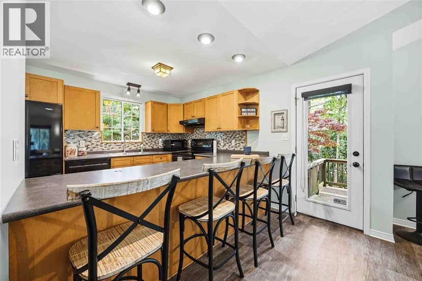 10158 Victoria Street — photo 5 of 40
