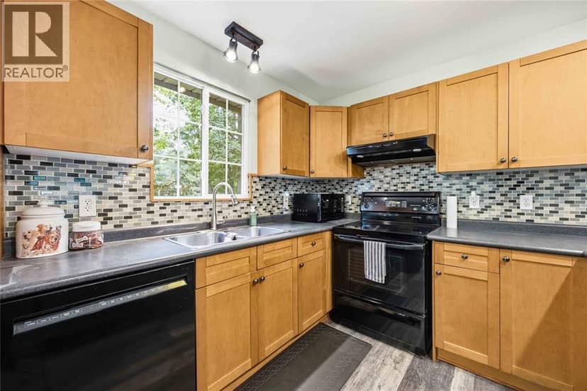 10158 Victoria Street — photo 7 of 40