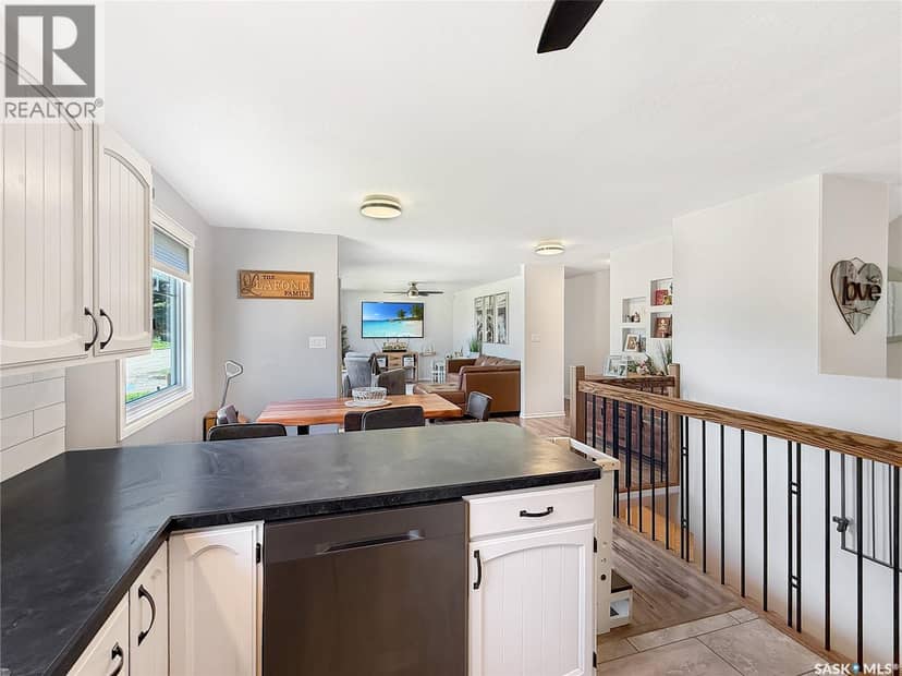 303 3rd AVENUE E — photo 4 of 39