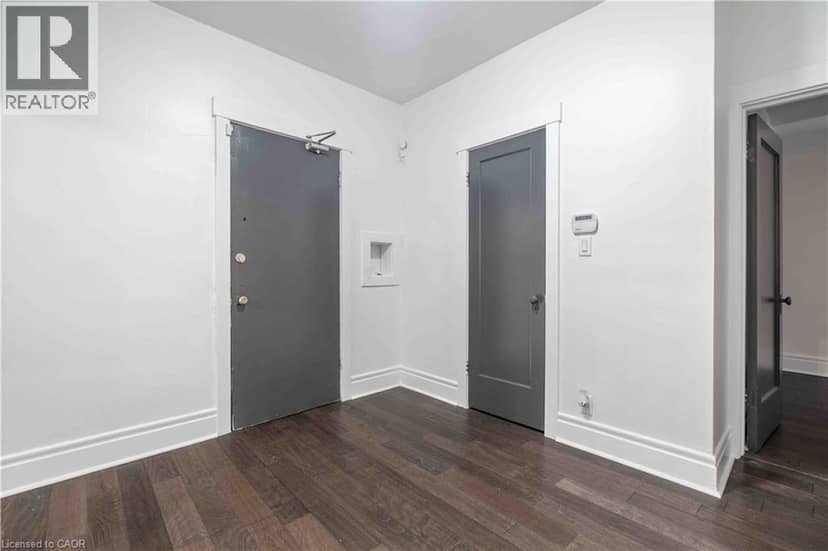 285 KING Street W Unit# 4 — photo 10 of 36