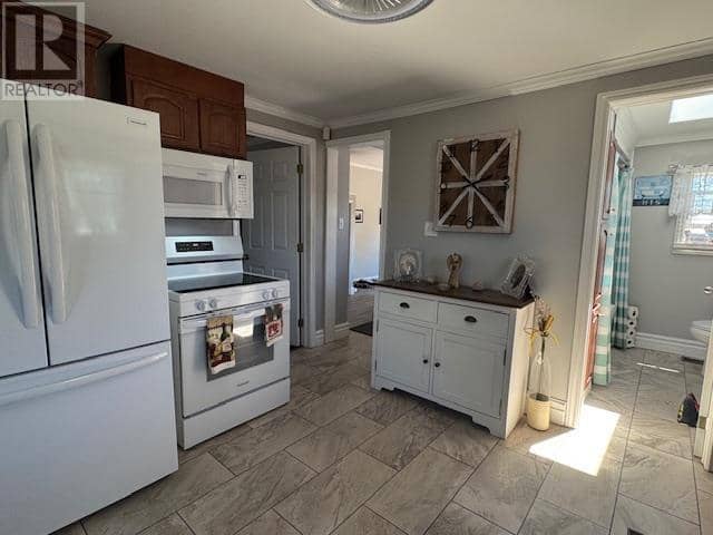 76 BAYVIEW Drive — photo 10 of 35